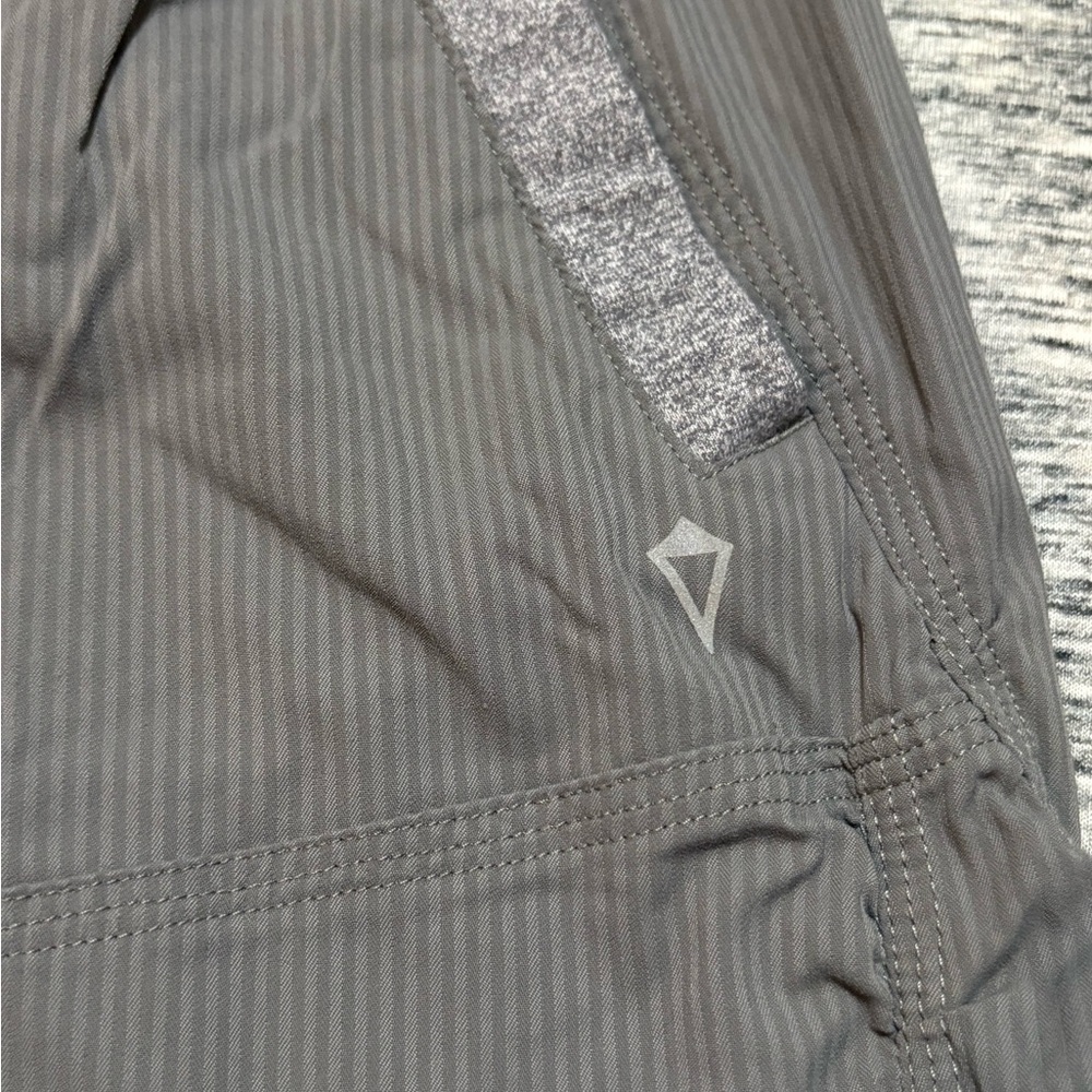 Ivivva Crops Size 10 - Picture 2 of 4